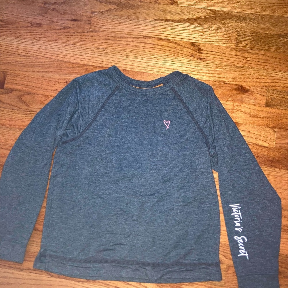 VICTORIA SECRET SLEEP TOP LIKE NEW